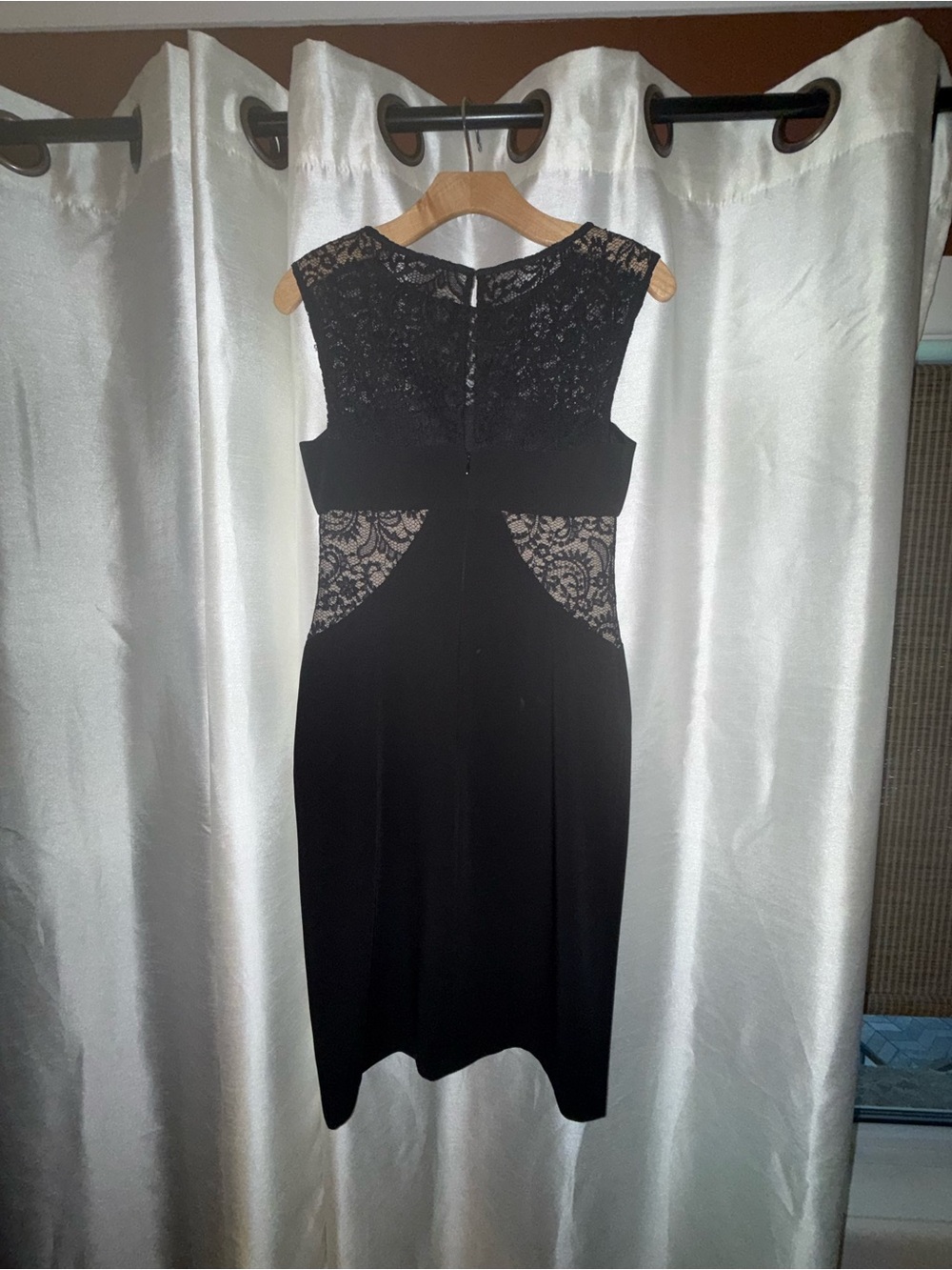 Vera Wang Black Lace Cocktail Sheath Dress